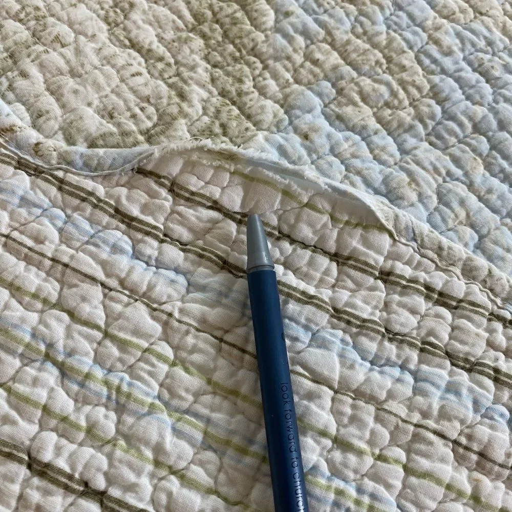 Elegant Paisley Vintage Quilt in Cream and Tan Queen